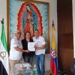 Firmato il Memorandum d'Intesa tra il Governatore del Putumayo Buanerges Rosero Peña e Paola Toncich, direttrice in Colombia della ONG Italiana COOPERMONDO(MOU)